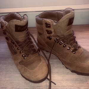 Gore Tex hiking boots 7 1/2